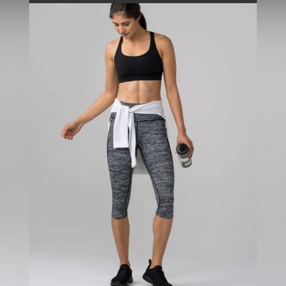 Lululemon Pace Perfect Crop Air Time White Black yoga athletic light leggings 4 - Picture 1 of 3